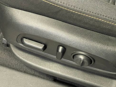 Certified 2020 Chevrolet Equinox LT w/ Driver Convenience Package image 7