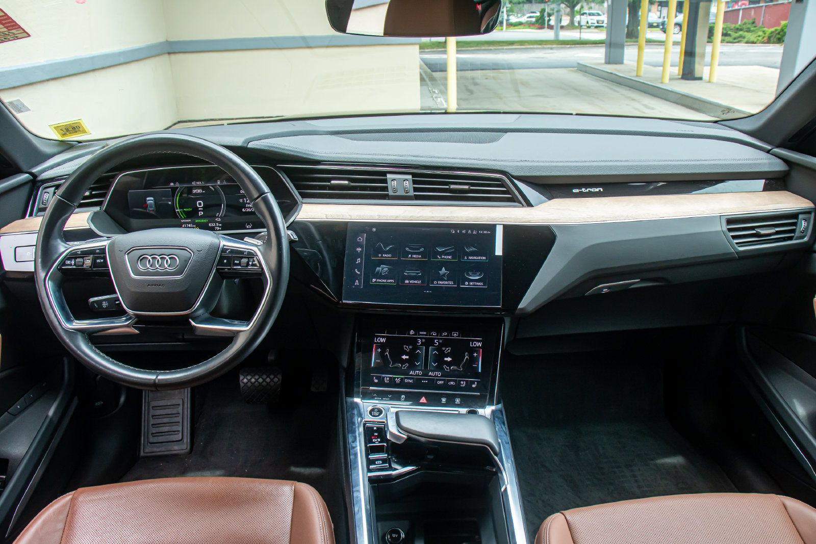 Used 2024 Audi Q8 e-tron Premium Plus w/ Premium Plus Package AWD/4WD image 19