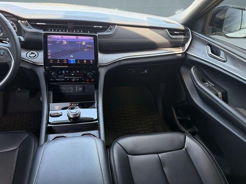 Certified 2025 Jeep Grand Cherokee L Limited w/ Luxury Tech Group II AWD/4WD image 30