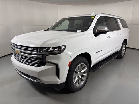 Used 2023 Chevrolet Suburban Premier image 4