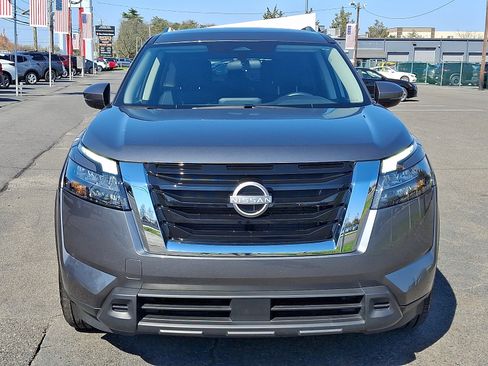 Certified 2025 Nissan Pathfinder SV FWD image 2