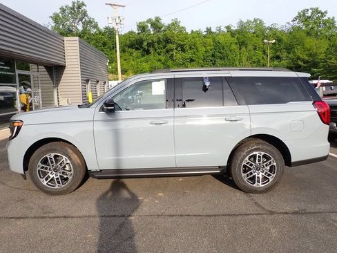 New 2026 Ford Expedition Active AWD/4WD image 2