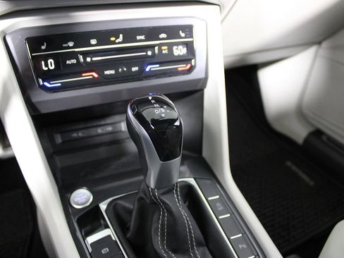 Used 2022 Volkswagen Tiguan SE R-Line image 18