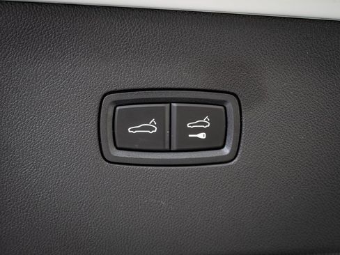 Certified 2023 Porsche Cayenne Platinum Edition image 21