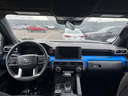Used 2025 Toyota Tacoma TRD Off-Road image 33