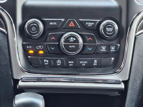 Used 2018 Jeep Grand Cherokee Limited AWD/4WD image 13