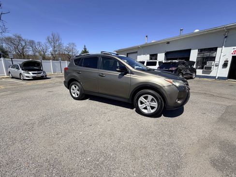 Used 2013 Toyota RAV4 XLE AWD/4WD image 43