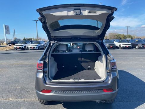 Used 2022 Jeep Compass Limited image 40