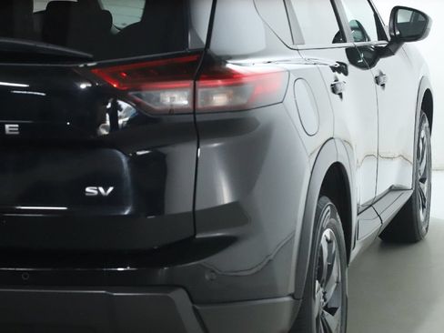 Used 2024 Nissan Rogue SV FWD image 43