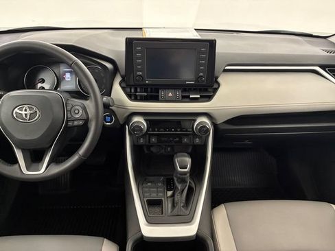 Used 2022 Toyota RAV4 XLE Premium AWD/4WD image 21