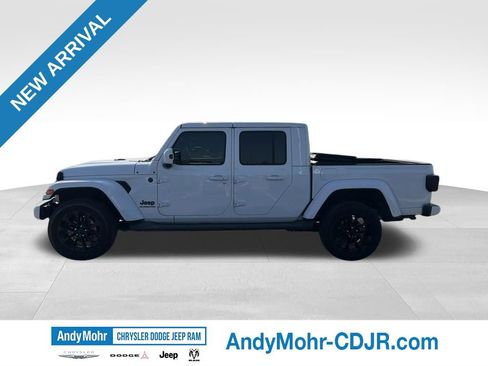 Used 2021 Jeep Gladiator Overland AWD/4WD image 4