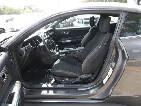 Used 2016 Ford Mustang Coupe RWD image 12