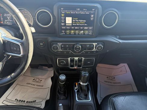 Used 2018 Jeep Wrangler Unlimited Sahara image 11