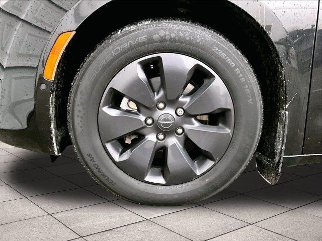 Used 2019 Chrysler Pacifica Limited w/ Advanced Safetytec Group FWD image 8
