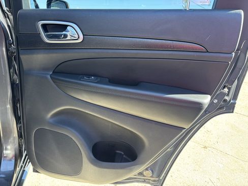 Used 2018 Jeep Grand Cherokee Altitude image 24