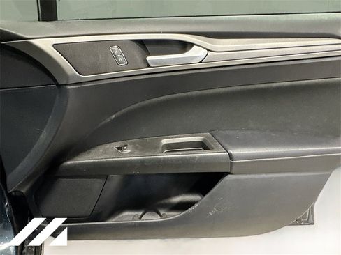 Used 2020 Ford Fusion SE image 30