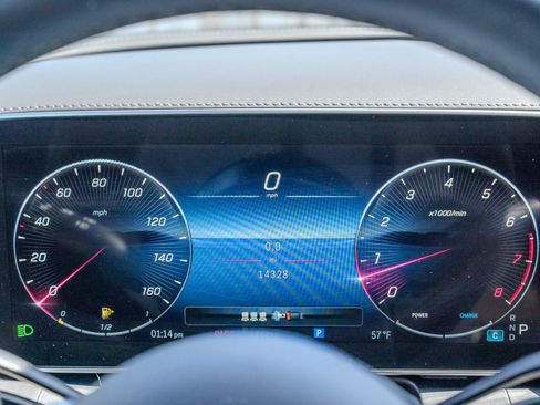 Used 2023 Mercedes-Benz GLC 300 4MATIC image 24