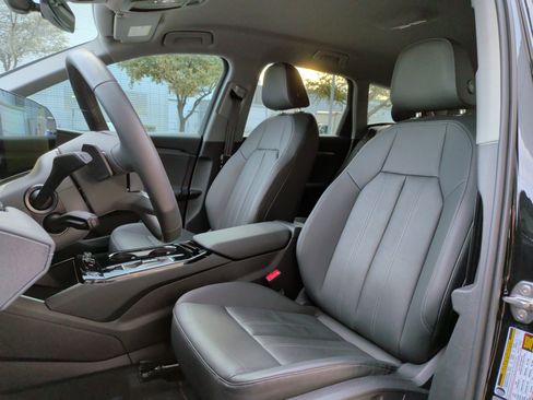 Used 2025 Audi Q6 e-tron Premium w/ Convenience Package image 16