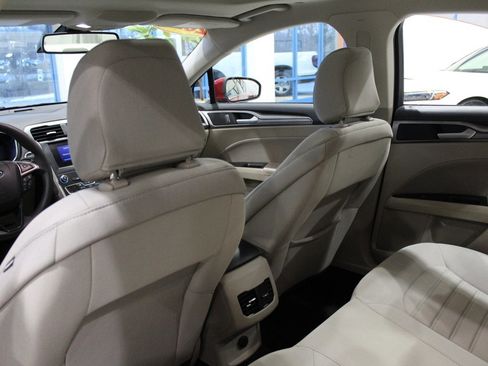 Used 2020 Ford Fusion SE image 17