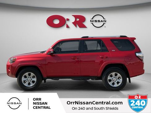 Used 2022 Toyota 4Runner SR5 Premium w/ Moonroof Package RWD image 8