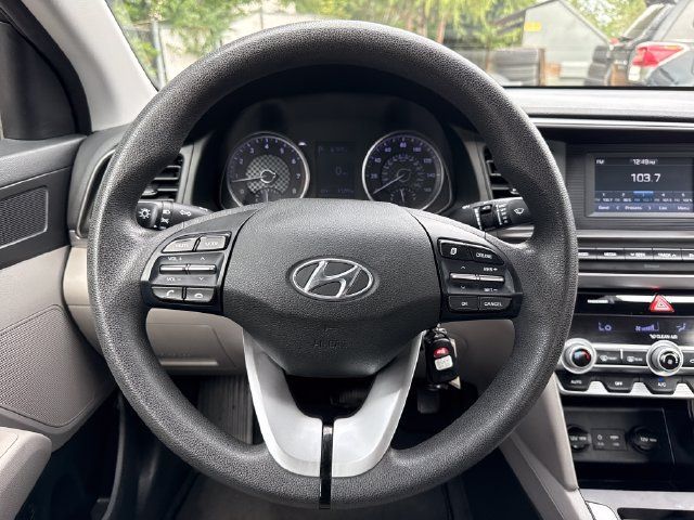 Used 2020 Hyundai Elantra SE FWD image 19
