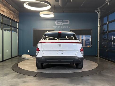 Used 2024 Hyundai Kona SEL w/ Convenience Package FWD image 4