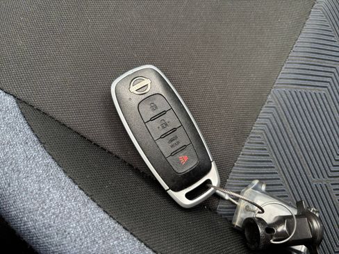 Used 2025 Nissan Versa SV FWD image 20