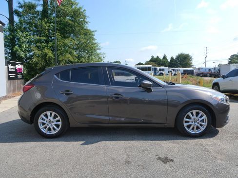 Used 2016 MAZDA MAZDA3 i Sport w/ Preferred Equipment Package FWD image 4