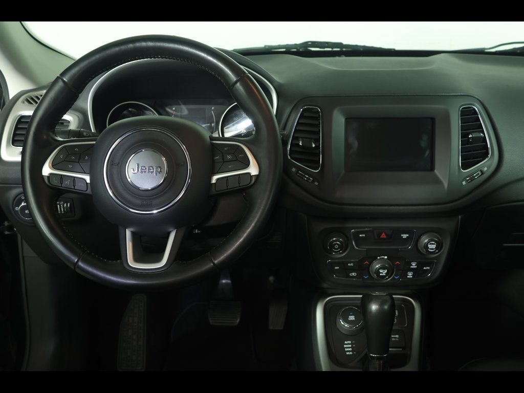 Used 2020 Jeep Compass Latitude AWD/4WD image 3