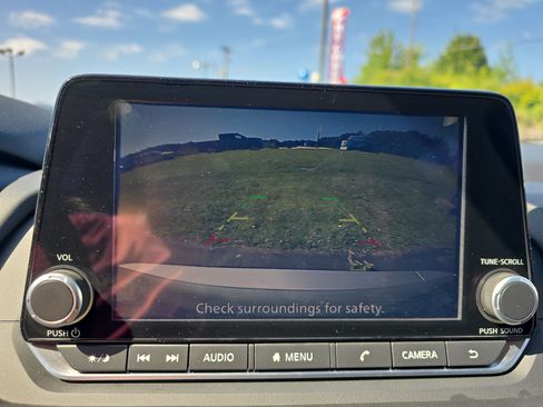 Used 2025 Nissan Rogue SV AWD/4WD image 30
