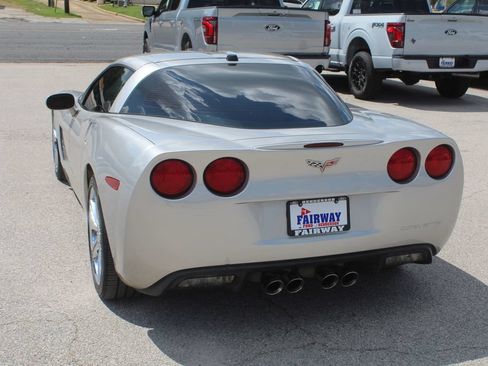 Used 2005 Chevrolet Corvette Coupe w/ Preferred Equipment Group RWD image 8