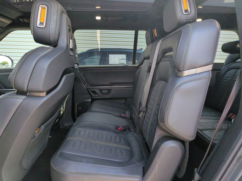 Used 2024 Rivian R1S Adventure AWD/4WD image 32