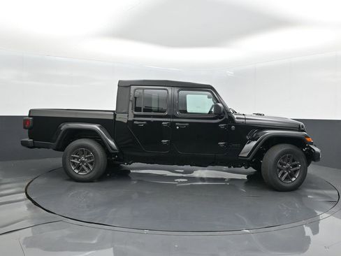 New 2025 Jeep Gladiator Sport image 8