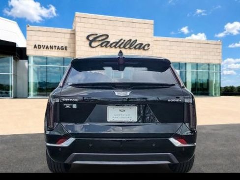 Certified 2025 Cadillac Optiq Luxury 2 w/ LPO, Floor Liner Package AWD/4WD image 11
