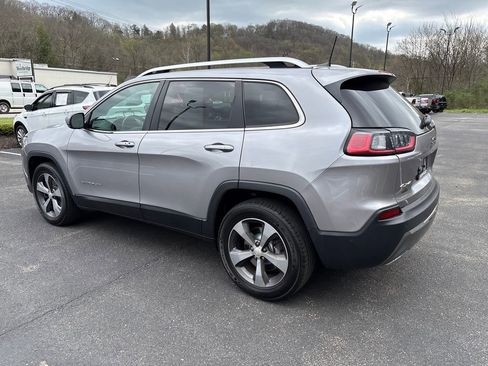 Used 2019 Jeep Cherokee Limited w/ Technology Group image 3
