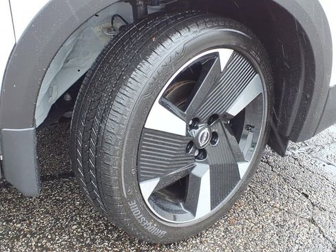 Used 2025 Nissan Kicks SR AWD/4WD image 4