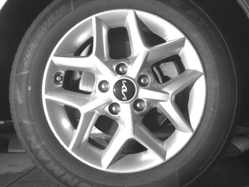 Used 2025 Kia Soul LX w/ LX Technology Package FWD image 13