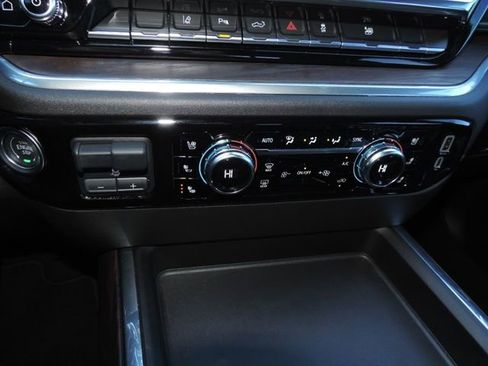 Used 2025 GMC Sierra 2500 SLT w/ SLT Convenience Package image 29