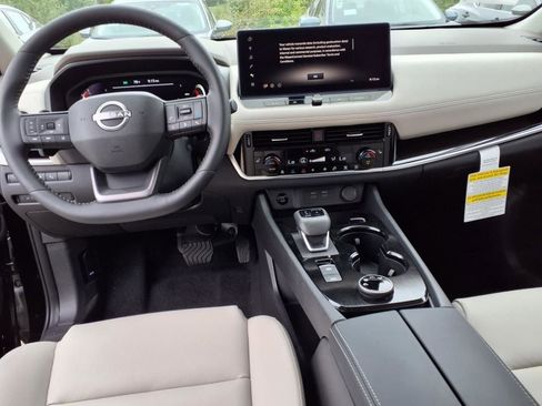 New 2025 Nissan Rogue SL w/ Tech Package image 9