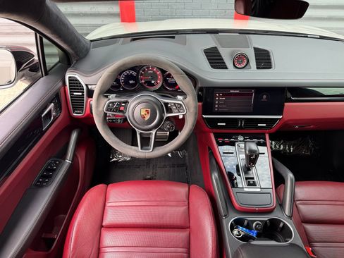 Used 2023 Porsche Cayenne GTS AWD/4WD image 17