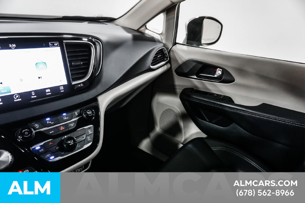 Used 2023 Chrysler Pacifica Touring-L FWD image 54