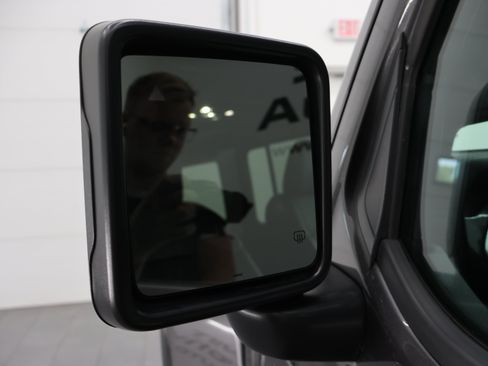 Used 2022 Jeep Wrangler Unlimited Sahara AWD/4WD image 37