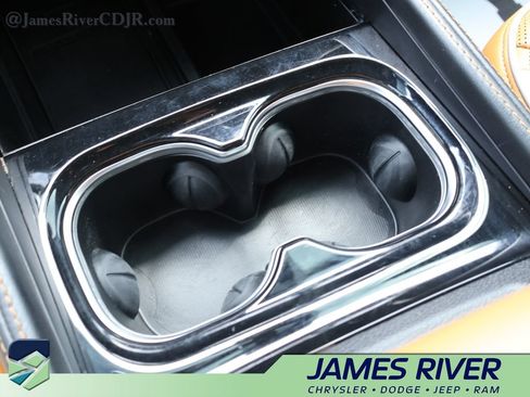 Used 2023 Chrysler Pacifica Pinnacle FWD image 40