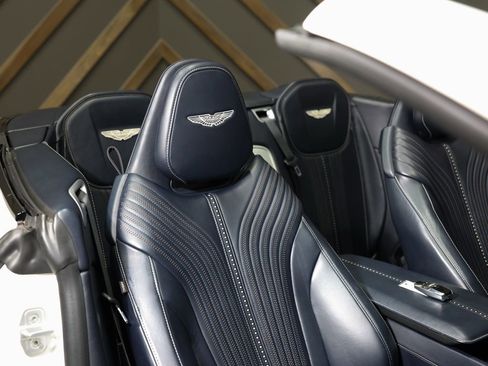 Used 2019 Aston Martin DB11 Volante image 6
