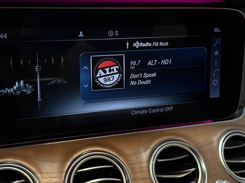 Used 2020 Mercedes-Benz E 350 Sedan image 16