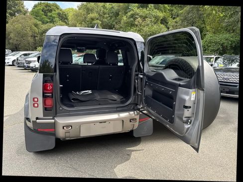 Used 2023 Land Rover Defender 110 X-Dynamic SE image 38