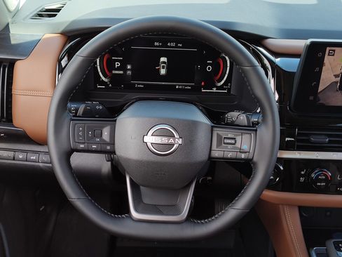 New 2026 Nissan Pathfinder Platinum FWD image 8