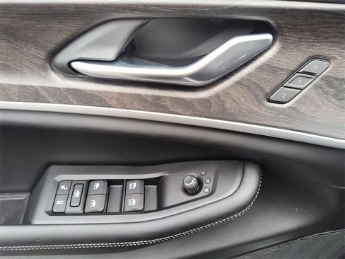 New 2025 Jeep Grand Cherokee L Limited image 13