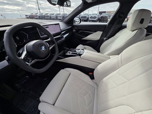 Used 2024 BMW 530i image 9