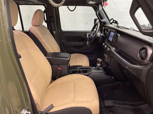 Used 2023 Jeep Gladiator Sport AWD/4WD image 23